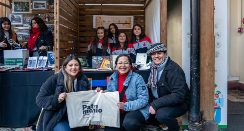 La historia del Colegio San Ignacio en la primera Feria de Patrimonios Escolares