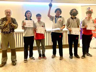 GRUPO LOS PISIONEROS 8 BASICO.jpg