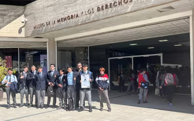 Estudiantes del electivo de Historia participan en proyecto del Museo de la Memoria