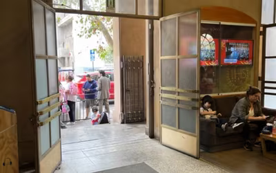 Jueves y Viernes: Salida para III° y IV° Medios es por calle P. Alonso de Ovalle.