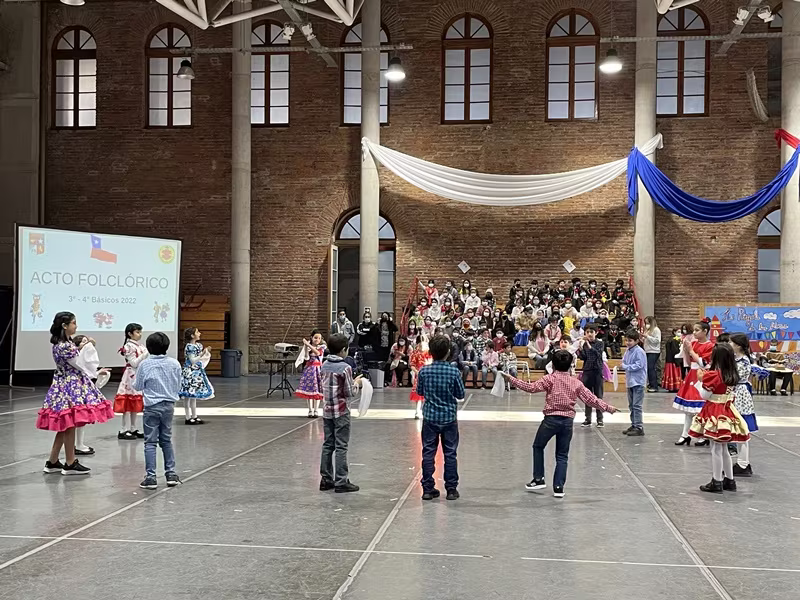 Danzas Folclóricas 3° y 4° Básicos