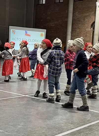 Danzas Folclóricas 1° y 2° Básico