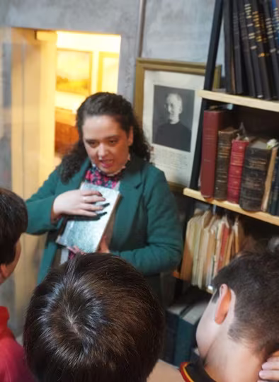 Visita Archivo del Colegio - 5° Básicos.