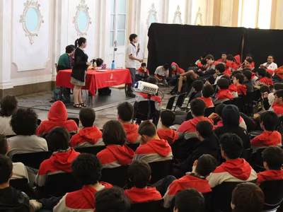 Cabildo en el Colegio San Ignacio.-