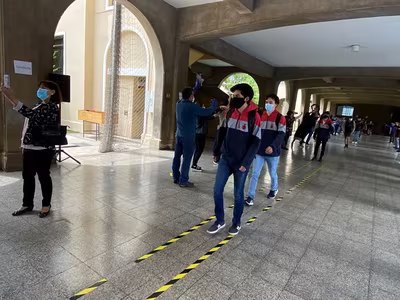 "El Pasillo" IVº Medios