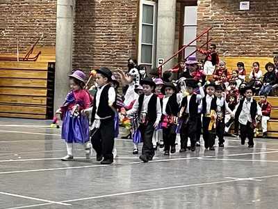 Danzas Folclóricas Pre Kínder y Kínder
