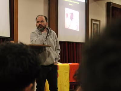 Charla Deportiva - II°Medios: Claudio Jorquera de las canchas del Colegio San Ignacio al básquetbol