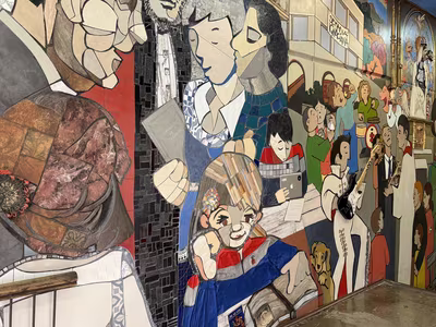 Mural Entramos para aprender, salimos para servir.