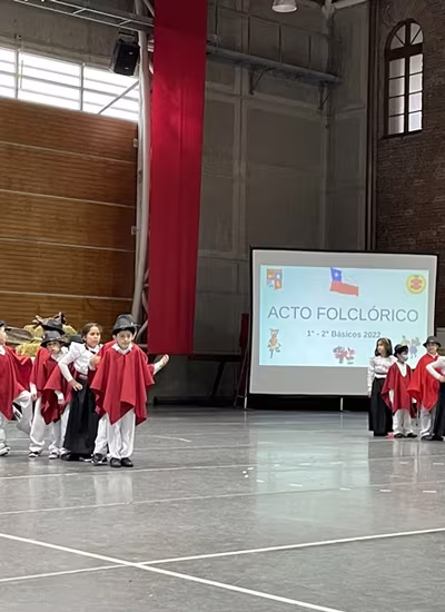 Danzas Folclóricas 1° y 2° Básico