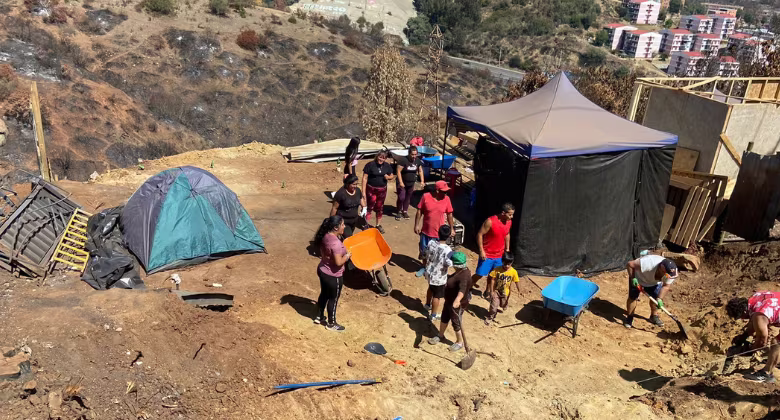 Centro de Familias y Ruta de la Cuchara entregan aporte a familias de la V Región