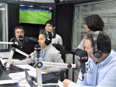 Estudiantes Taller Enciende Tu Radio visitan Radio ADN...
