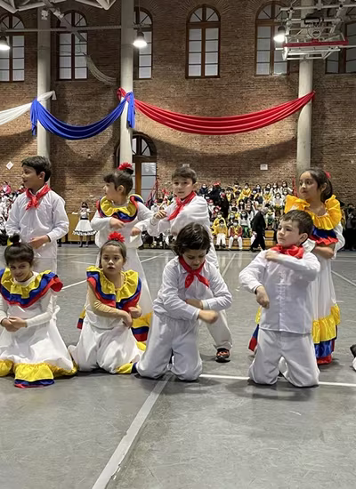 Danzas Folclóricas 1° y 2° Básico