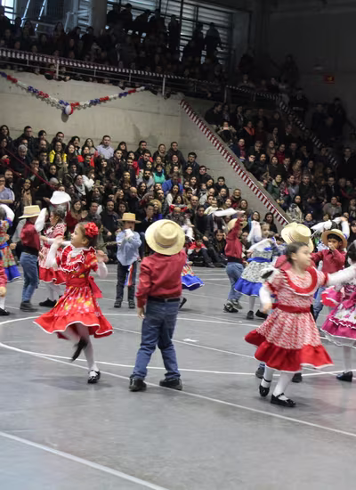 Bailes Folclóricos - Primer Ciclo