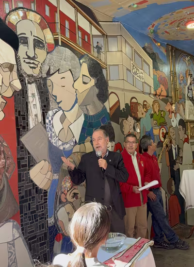 Mural Entramos para aprender, salimos para servir.