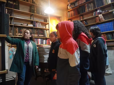 Visita Archivo del Colegio - 5° Básicos.