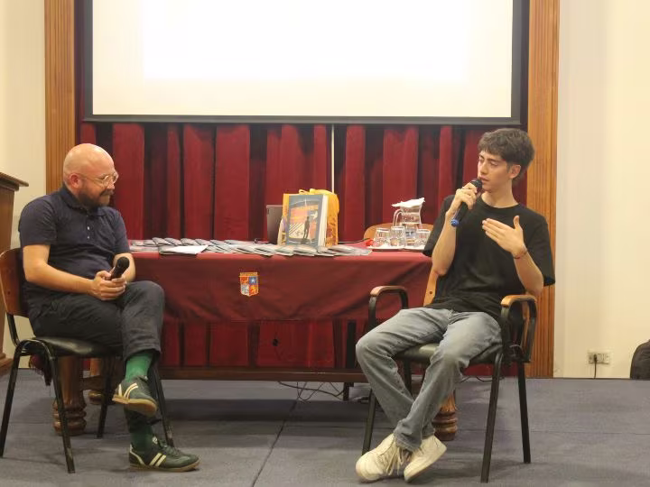 Lanzamiento de fotolibro "Entre el pasillo y la cancha"