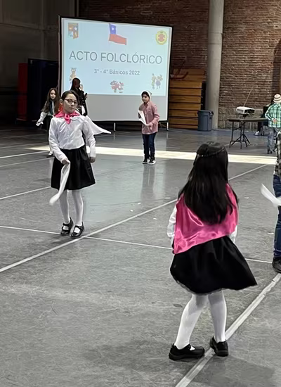 Danzas Folclóricas 3° y 4° Básicos