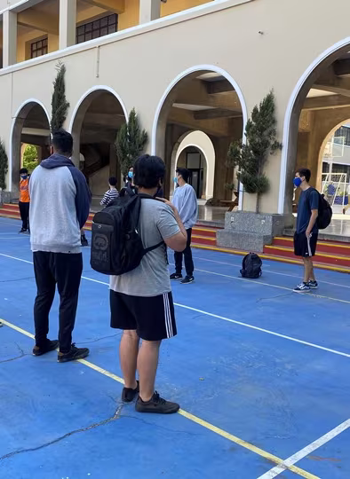 IVº Medios vuelven al Colegio...