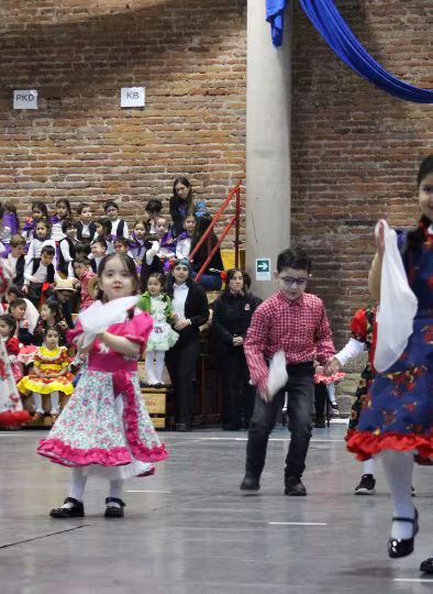 Bailes Folclóricos Pre Kínder a 4° Básico