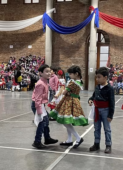 Danzas Folclóricas Pre Kínder y Kínder