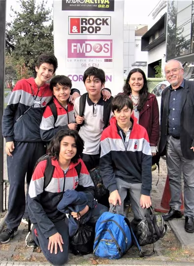 Estudiantes Taller Enciende Tu Radio visitan Radio ADN...