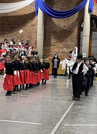 Danzas Folclóricas 1° y 2° Básico