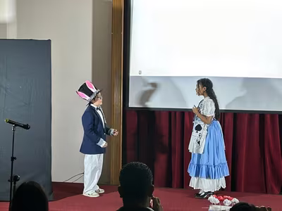 Cierre Academia de Teatro Obra "Alicia en el País de las maravillas"