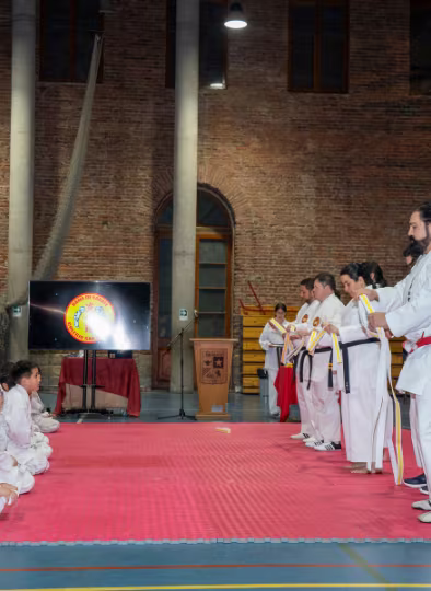 Graduación y cambio de cinturón en la rama de karate del colegio San Ignacio
