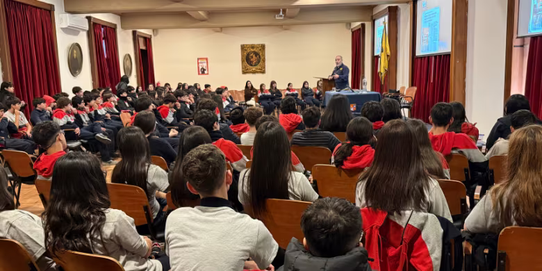 Estudiantes reflexionan junto a la PDI sobre convivencia y violencia escolar