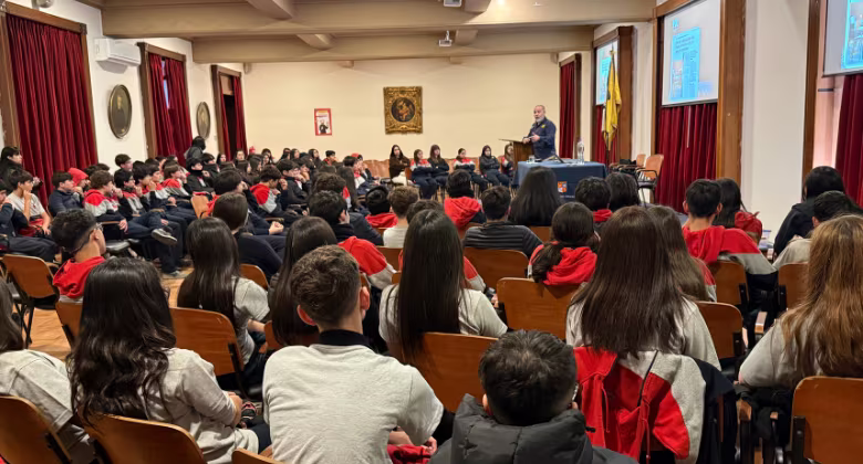 Estudiantes reflexionan junto a la PDI sobre convivencia y violencia escolar