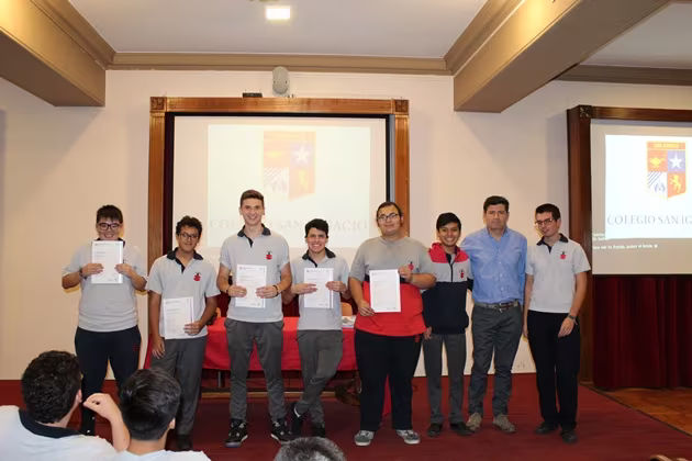 Estudiantes de IIIº Medio obtienen Certificado del Examen de Cambridge English