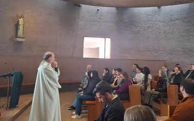 Apoderados vivieron jornada de retiro y reflexión en el Santuario de San Alberto Hurtado