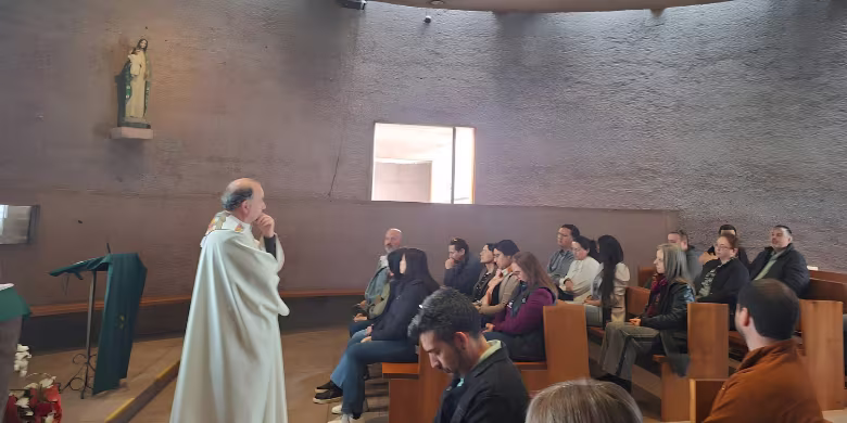 Apoderados vivieron jornada de retiro y reflexión en el Santuario de San Alberto Hurtado
