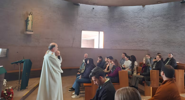 Apoderados vivieron jornada de retiro y reflexión en el Santuario de San Alberto Hurtado