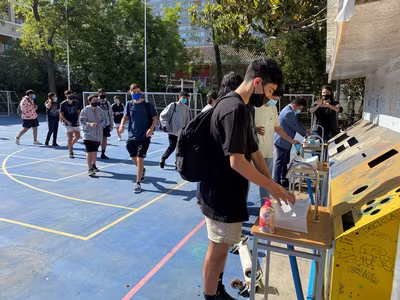 IVº Medios vuelven al Colegio...