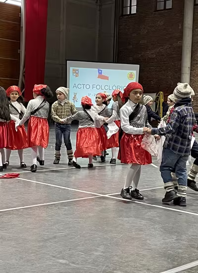 Danzas Folclóricas 1° y 2° Básico