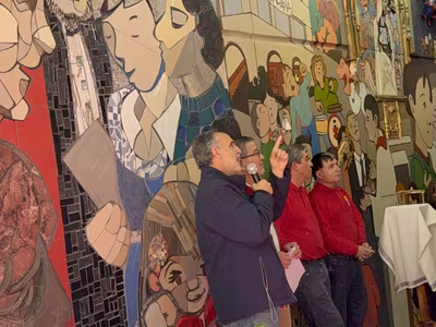 Mural Entramos para aprender, salimos para servir.