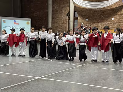 Danzas Folclóricas 1° y 2° Básico