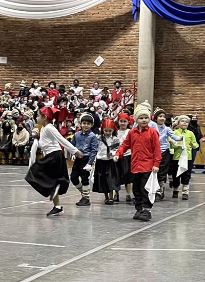 Danzas Folclóricas 1° y 2° Básico