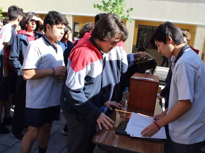 Cabildo en el Colegio San Ignacio.-