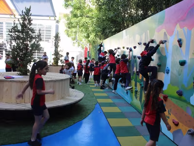 Nuevo patio en el Colegio