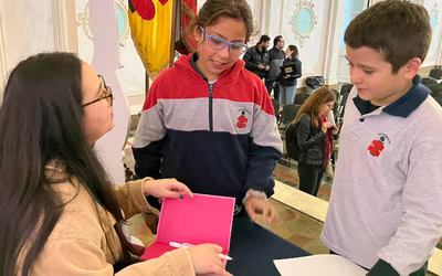 Visita de la escritora June García