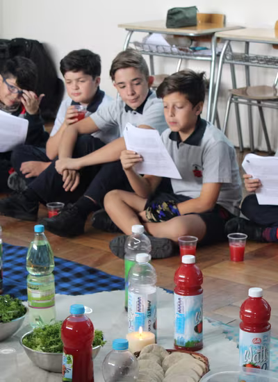 Última Cena, Estudiantes Mayores