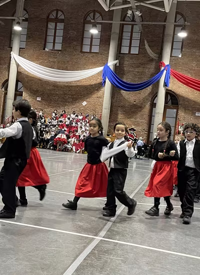 Danzas Folclóricas 1° y 2° Básico