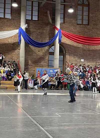 Danzas Folclóricas 3° y 4° Básicos