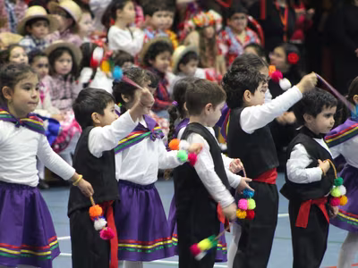 Bailes Folclóricos PK a 1° Básico y IV° Medios II