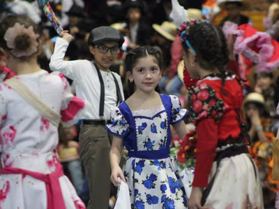 Bailes Folclóricos 2° a 4° Básico y III° Medios III