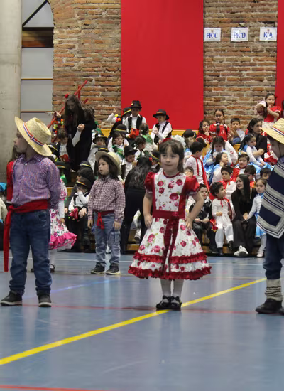 Bailes Folclóricos PK a 1° Básico y IV° Medios III