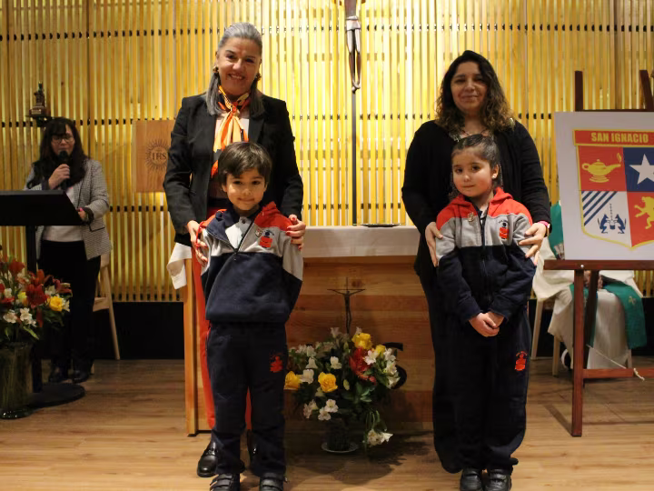 Liturgia Imposición de Insignia Kínder