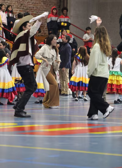 Bailes Folclóricos 2° a 4° Básico y III° Medios III